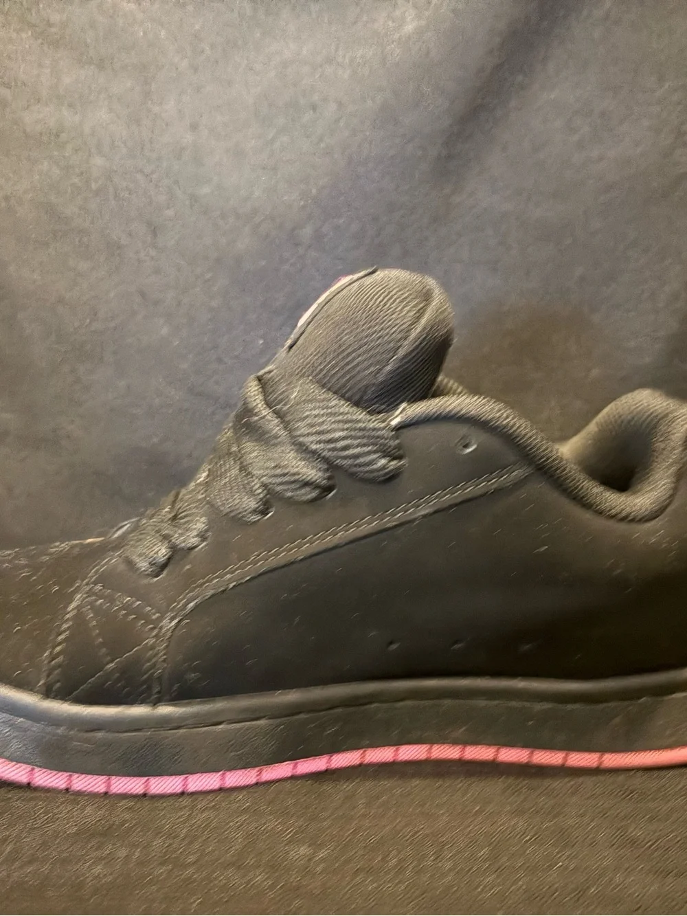 black & pink DC Court Graffik Boys size 7.5 Skateboarding Shoes